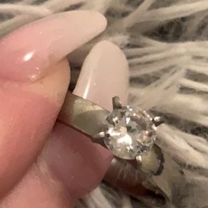 4 prong round cut Stone silver band